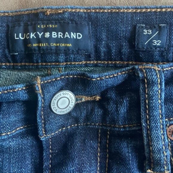 Like New Lucky Brand 33/32 Jeans - Picture 7 of 8
